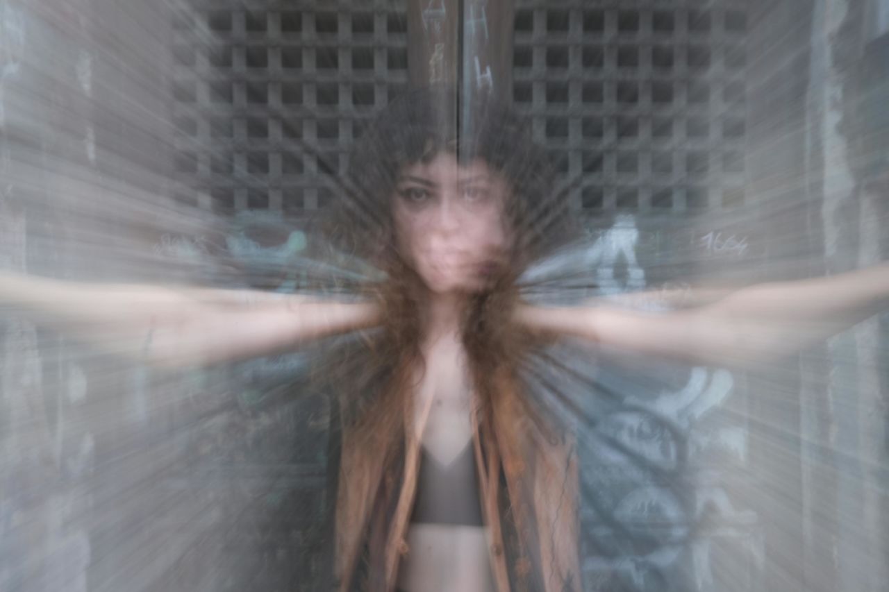 Kadın Gücünün İzinde: Cam Tavan, Kraliçe Arı Sendromu ve SS 2024  Koleksiyonumuz