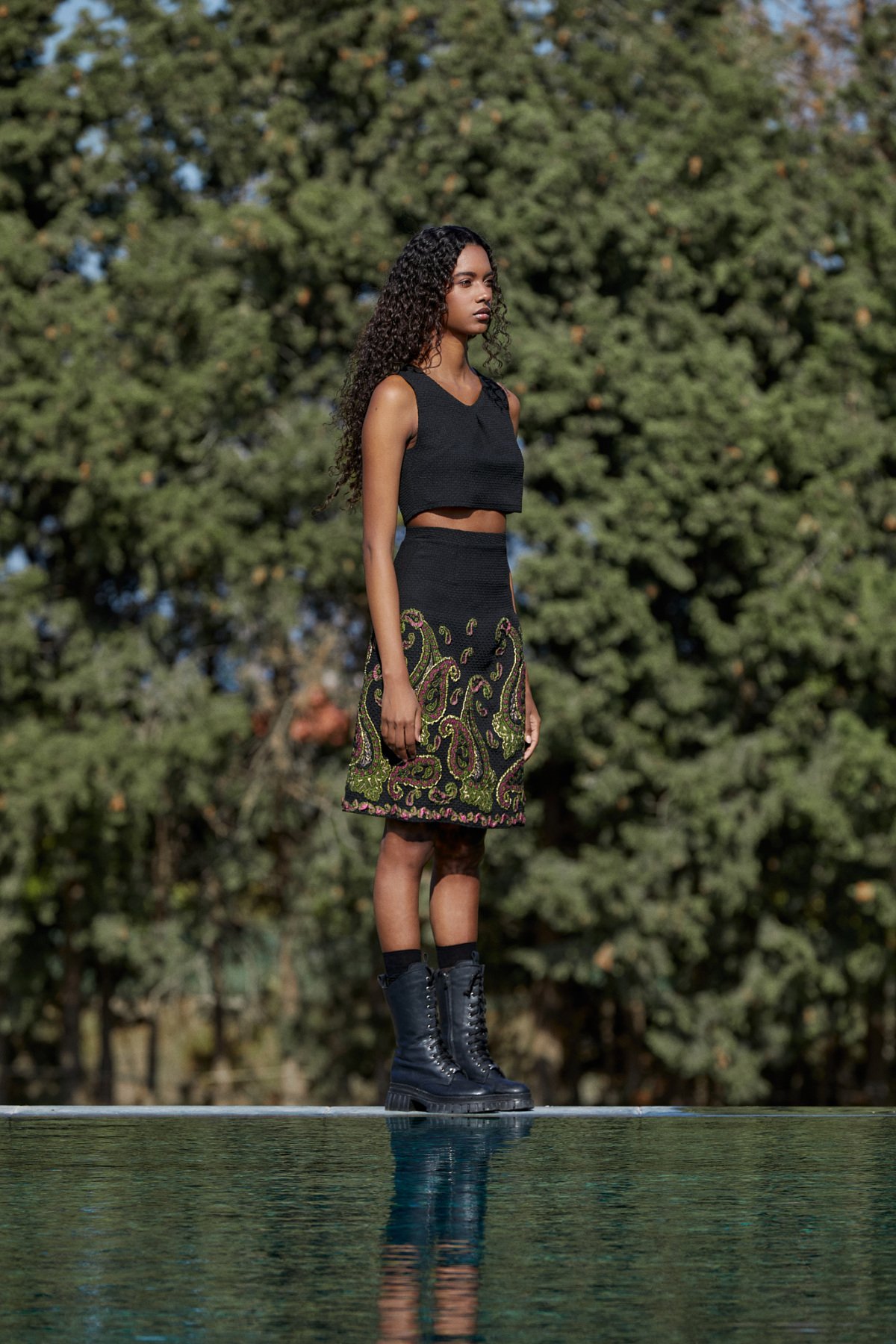 June, Siyah Kabartma Desenli Etek Bluz Takım