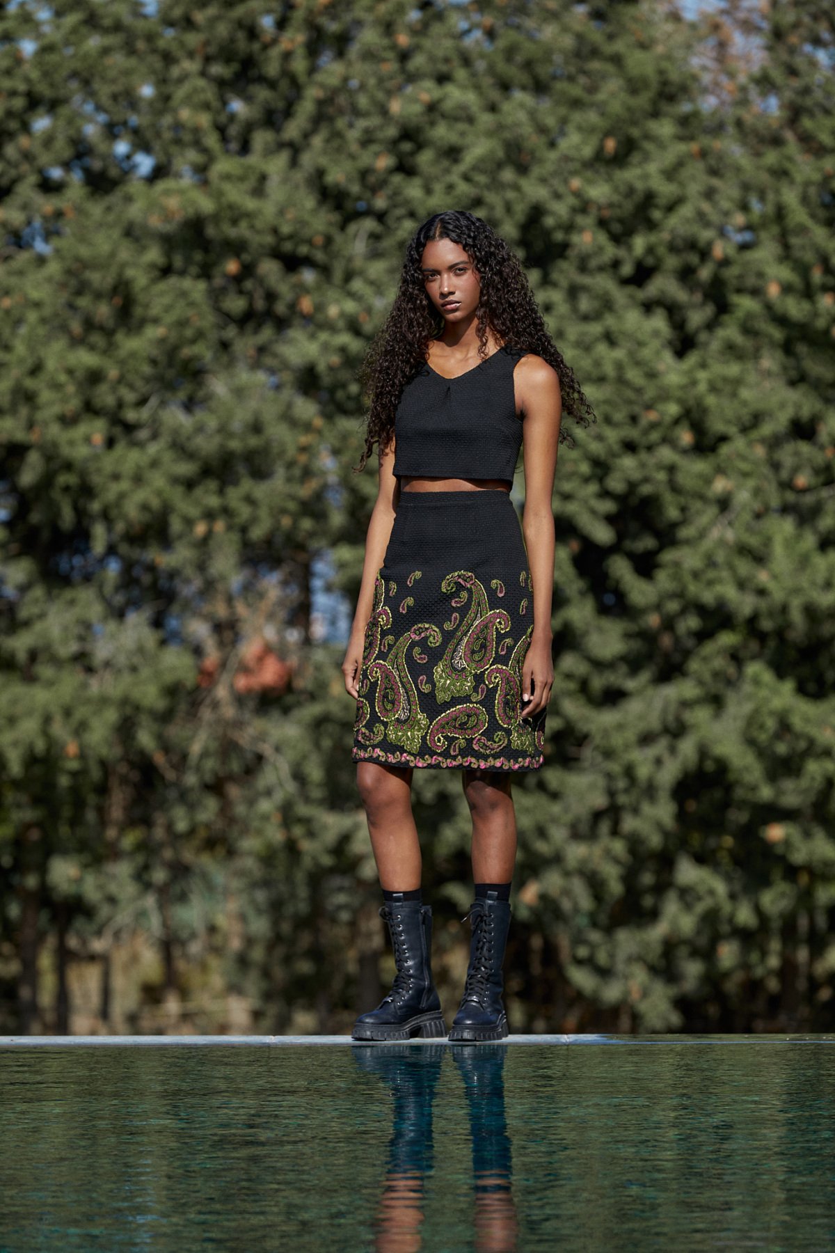 June, Siyah Kabartma Desenli Etek Bluz Takım