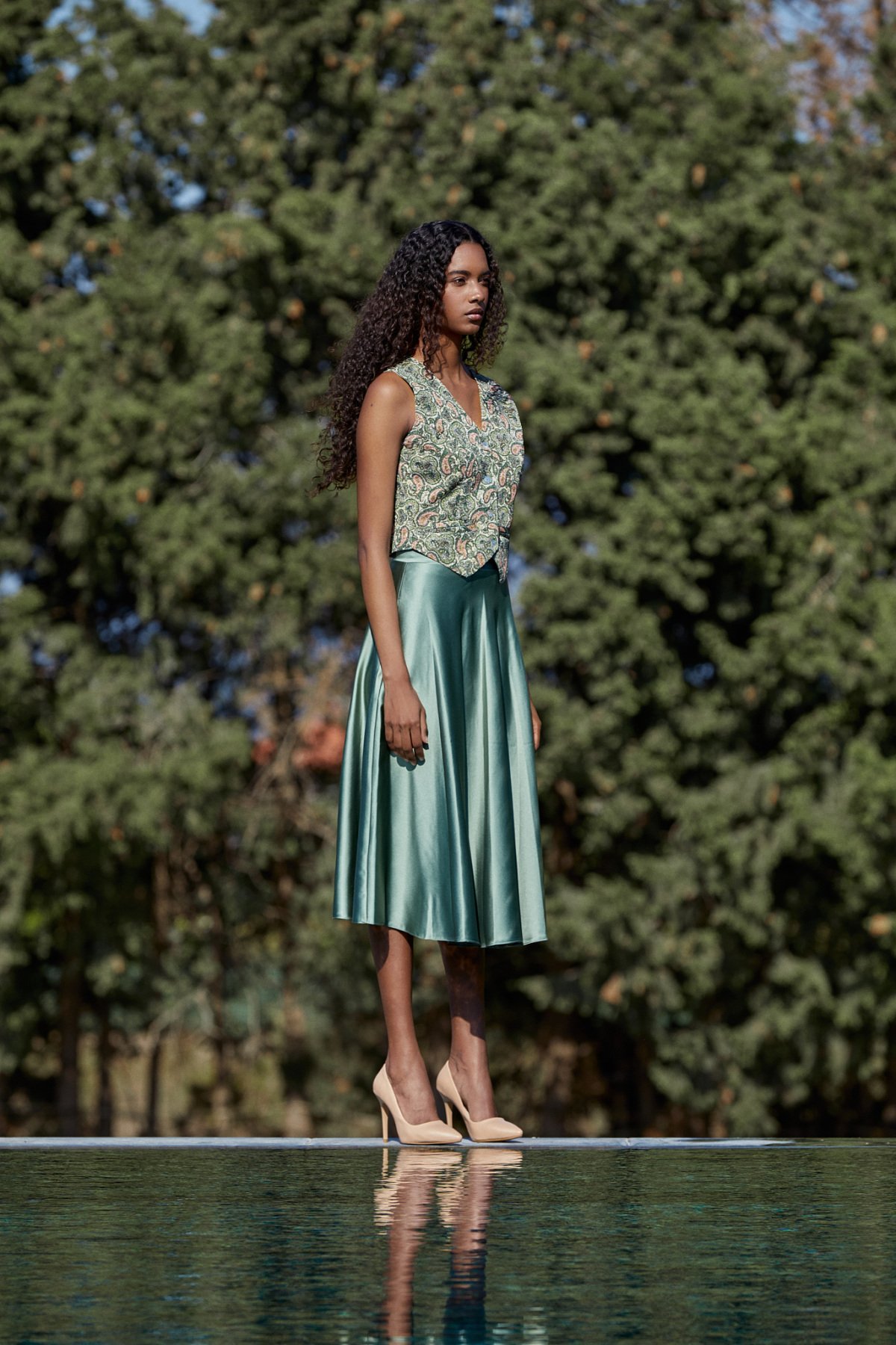 Saten Kloş Etek Simli Yelek Takım