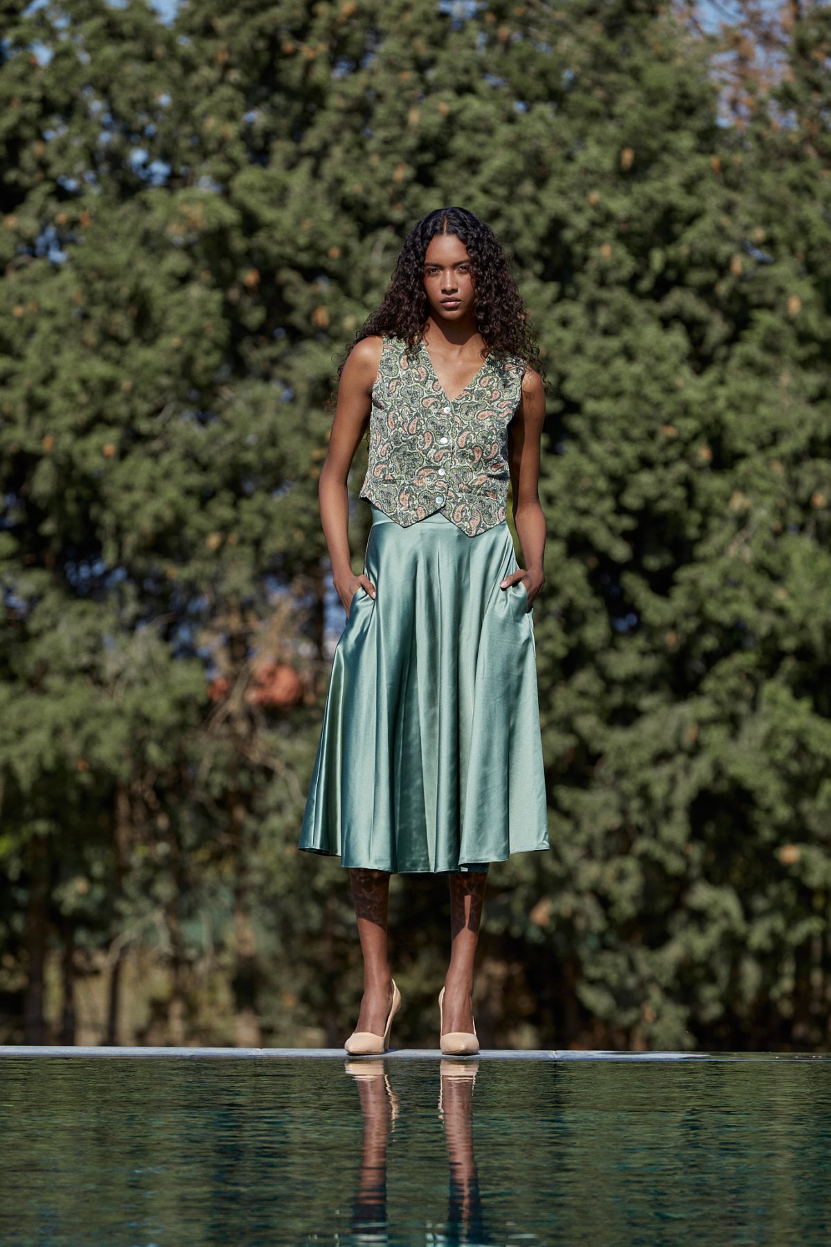 Saten Kloş Etek Simli Yelek Takım