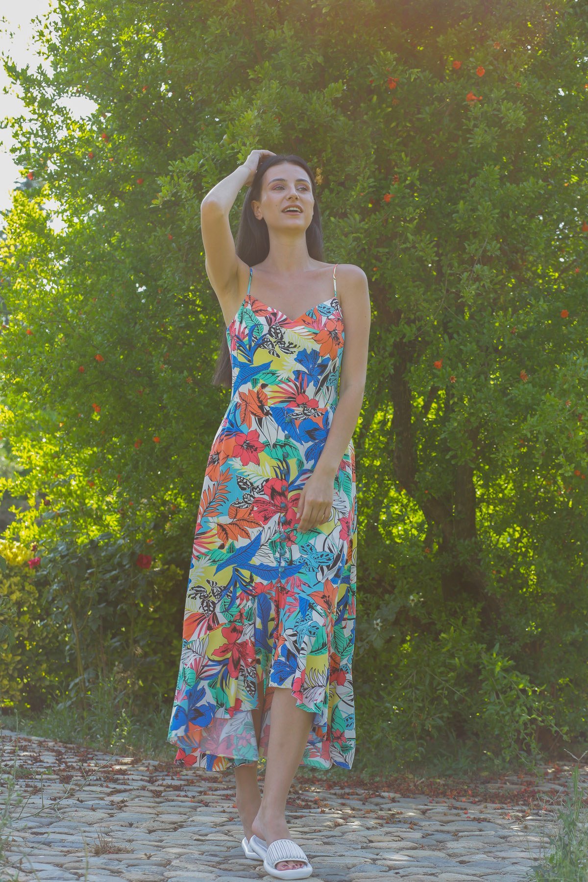 Çiçek Desenli Çok Renkli Düğme Detaylı Elbise