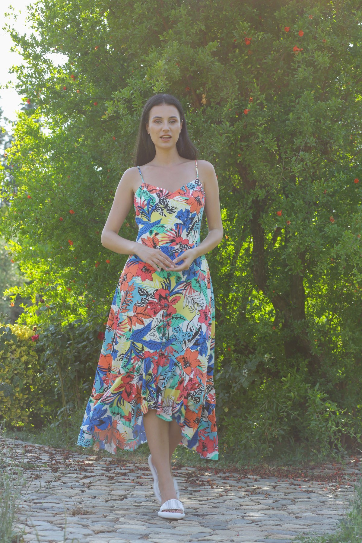 Çiçek Desenli Çok Renkli Düğme Detaylı Elbise