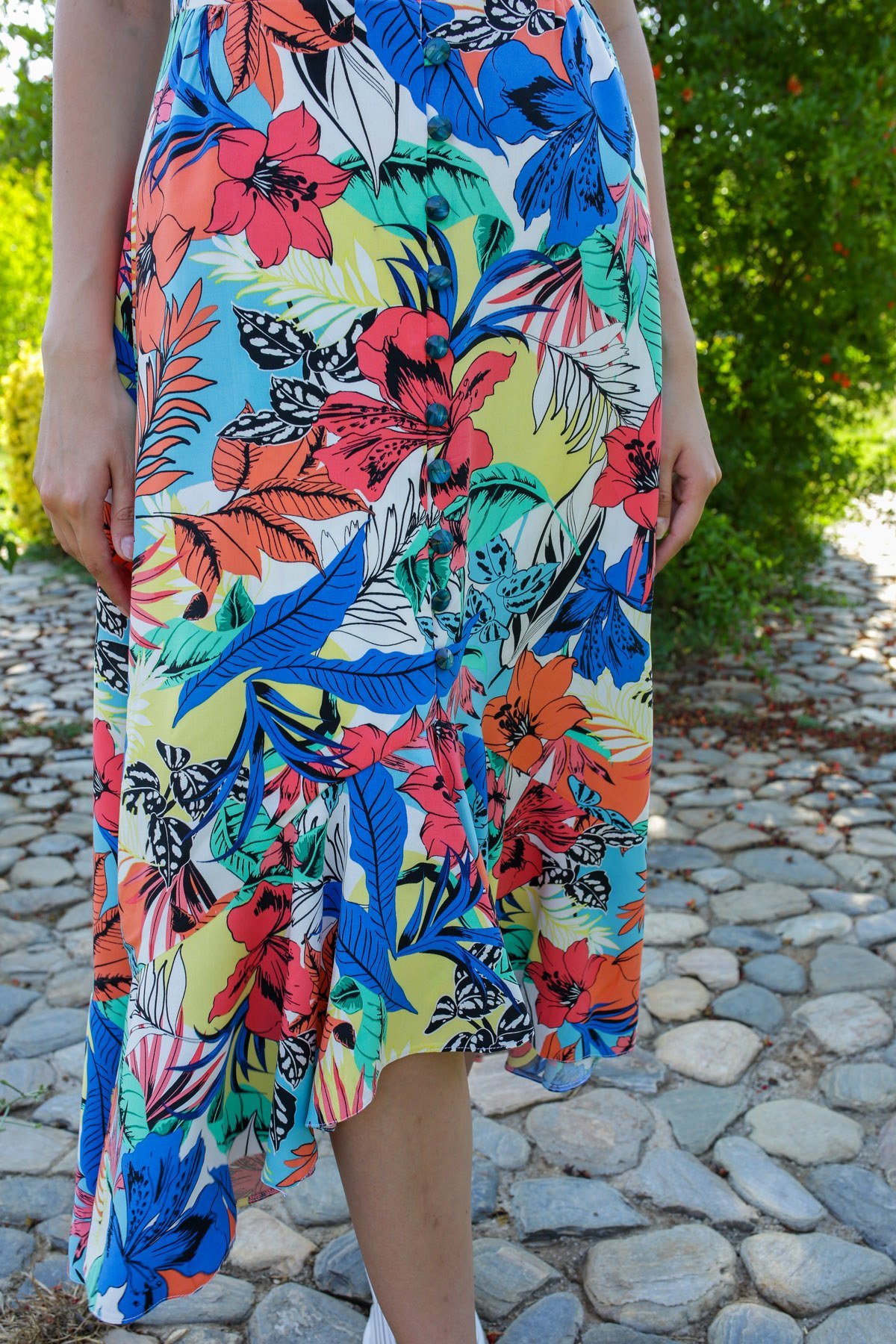 Çiçek Desenli Çok Renkli Düğme Detaylı Elbise