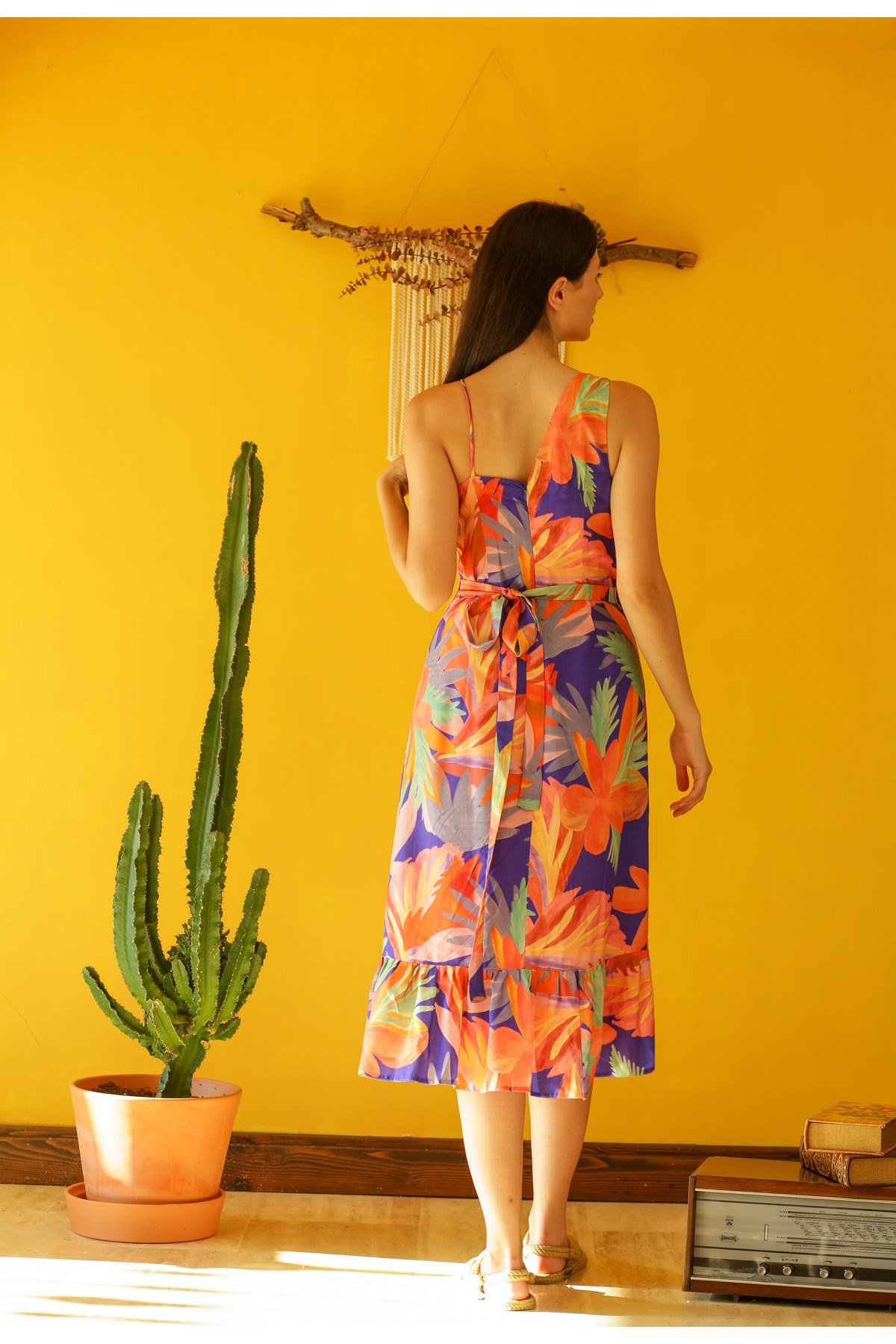 Kruvaze Çiçek Desenli Midi Boy Elbise