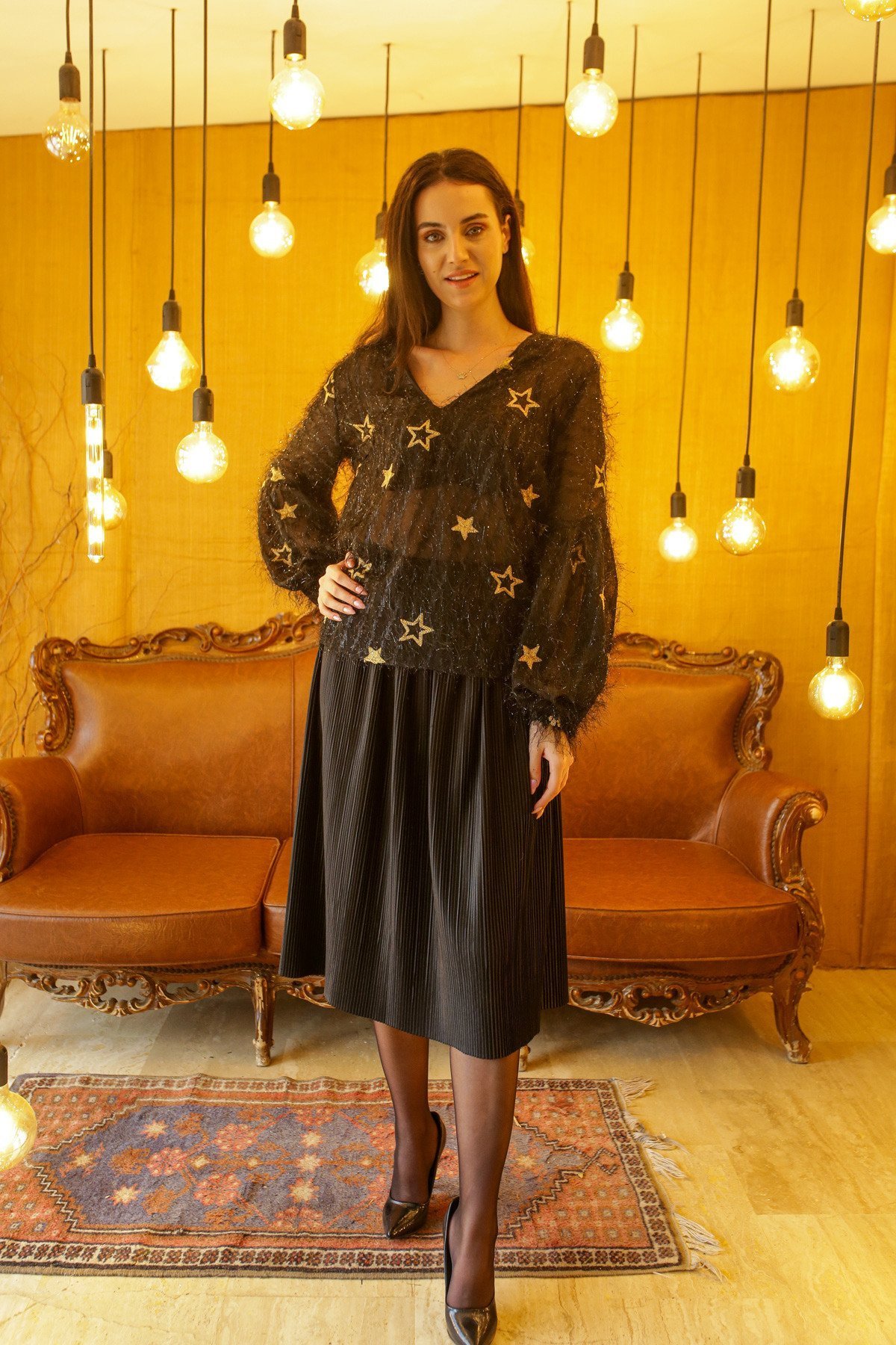 Püsküllü Siyah Altın Yıldızlı Balon Kol Bluz