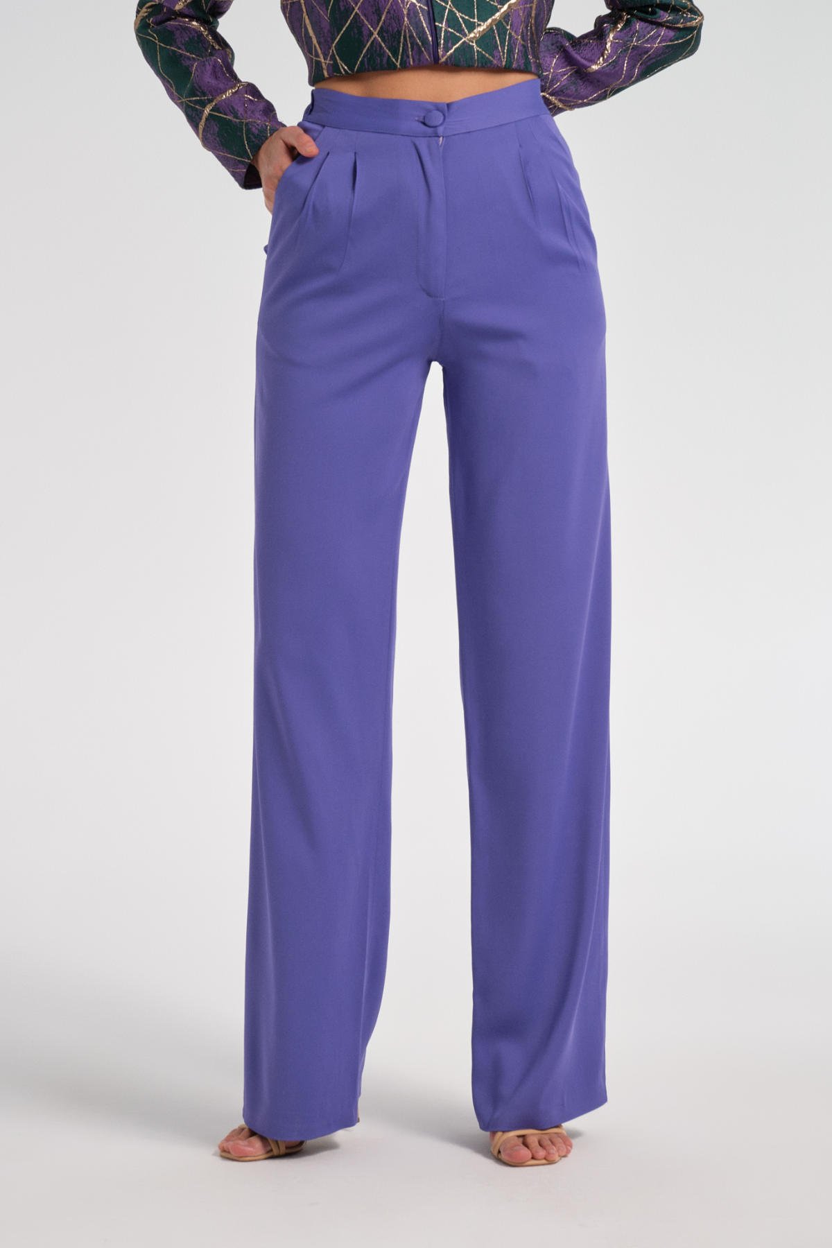 İris, Mor Renk Pantolon