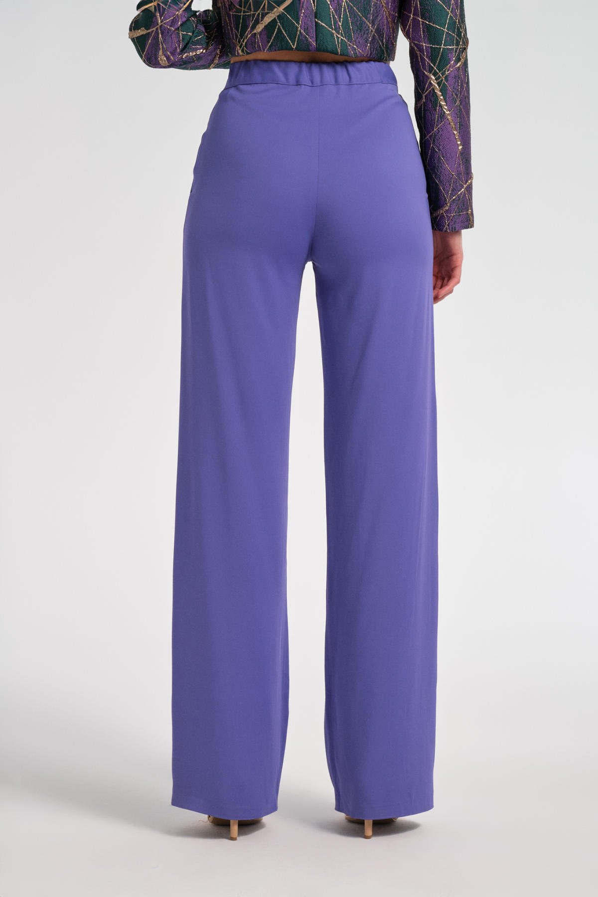 İris, Mor Renk Pantolon