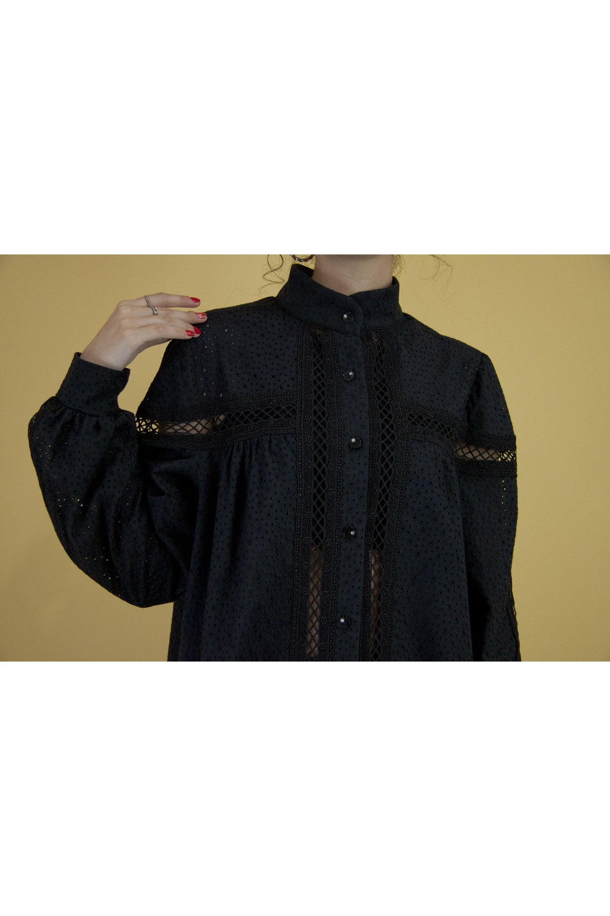 Siyah Kedime File Detaylı Gömlek