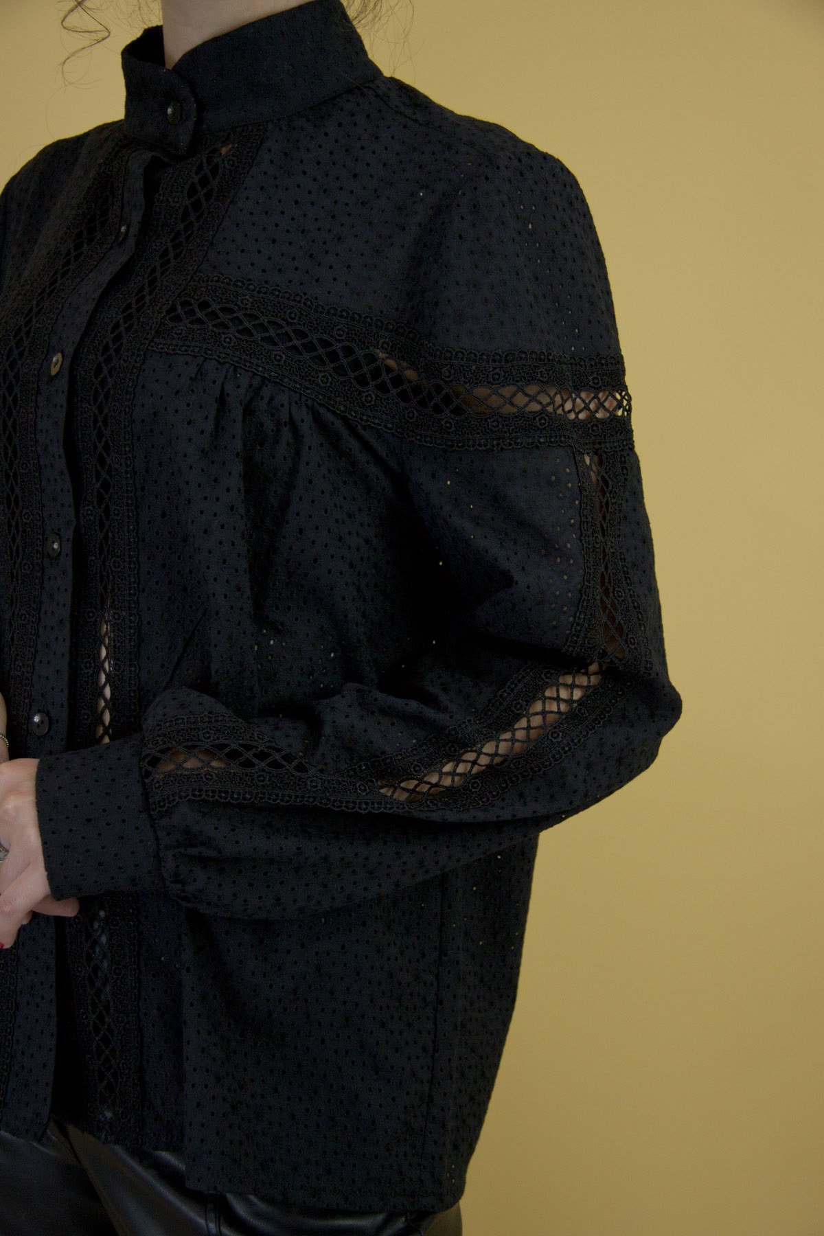 Siyah Kedime File Detaylı Gömlek