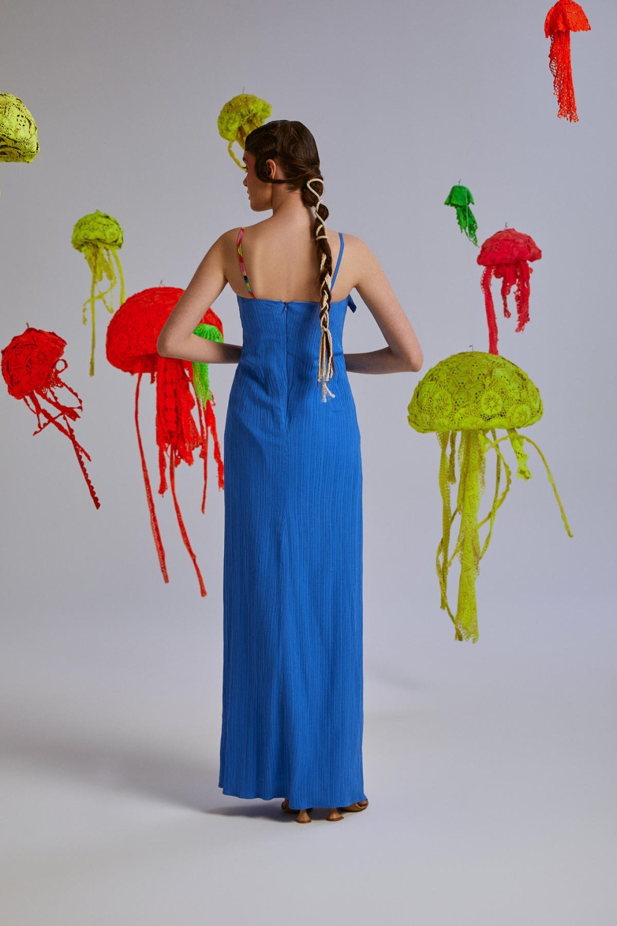 Lettuce, Yazlık, Uzun, Askılı, Fırfırlı, Büzgülü, Bürümcük Kumaş, Maksi Boy, Astarlı Elbise