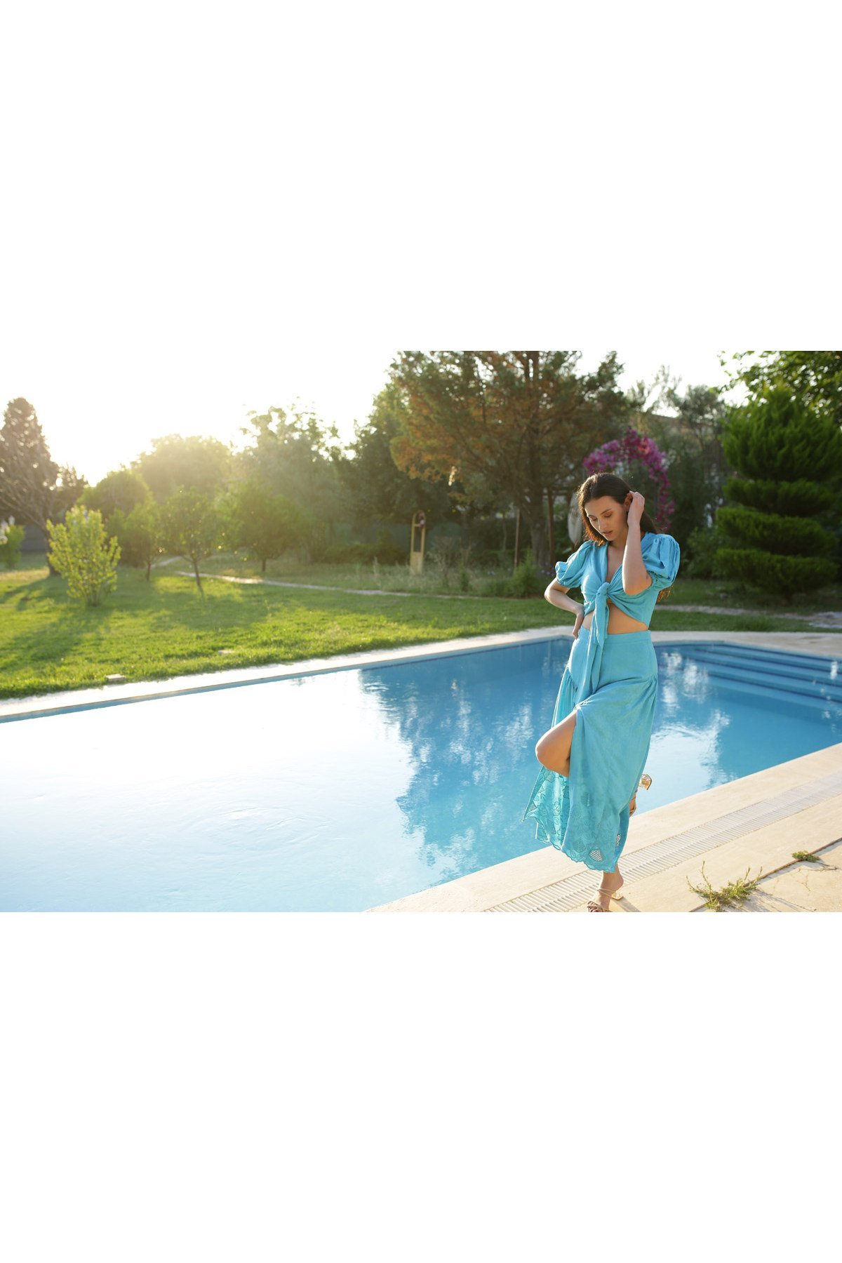 Yırtmaçlı Büzgülü Etek ve Balon Kol Büstiyer Takım