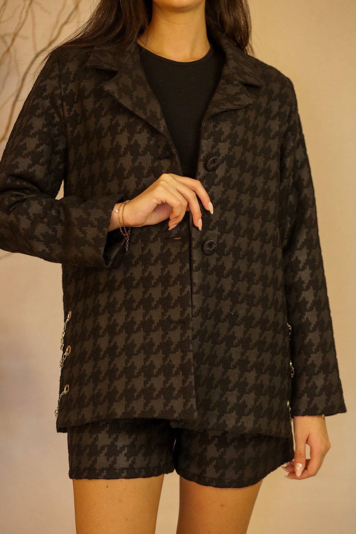 Kaz Ayağı Desenli Kuş Gözü Zincir Detaylı Ceket Şort Takım